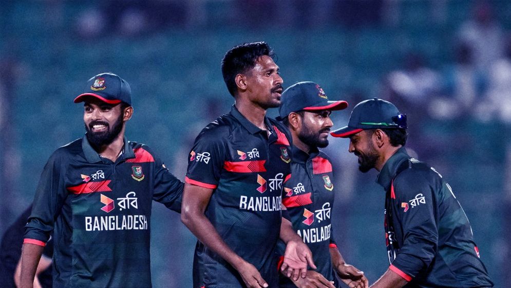 অস্ট্রেলিয়ার ২১ ওভারে ৬ উইকেটের পতন, টাইগারদের দাপট