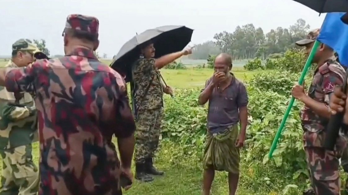 বিএসএফের পুশ-ইনের চেষ্টা, বৃদ্ধ উদ্ধার করলো বিজিবি