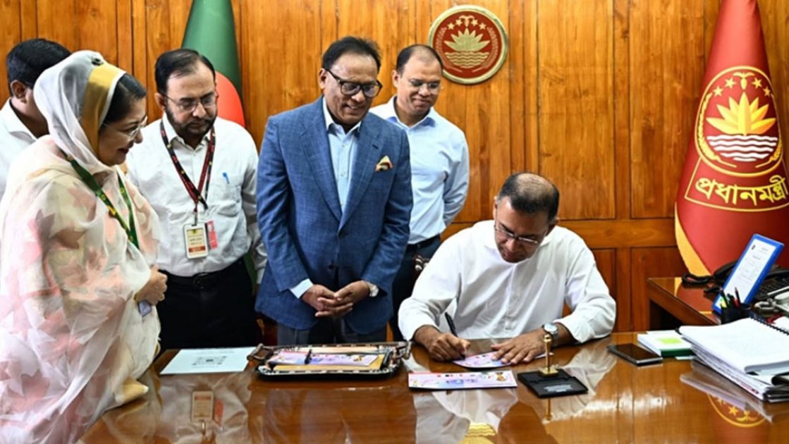 বিশ্বকাপ ফুটবল উপলক্ষে স্মারক ডাকটিকিট উন্মোচন করলেন প্রধানমন্ত্রী