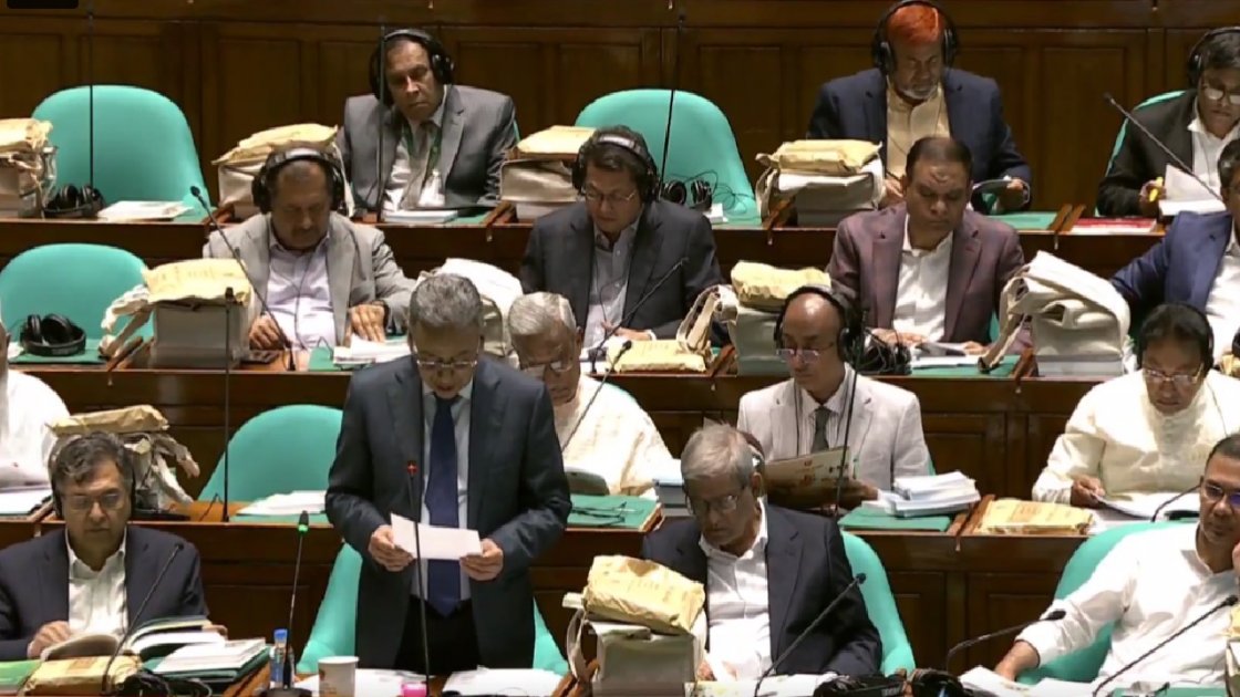 অর্থমন্ত্রী বাজেট বক্তব্যে ৯ লাখ ৩৮ হাজার কোটি টাকার প্রস্তাবনা উপস্থাপন