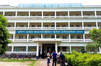 পাবনায় ক্লাস চলাকালে ফ্যান পড়ে আহত হল শিশু শিক্ষার্থী
