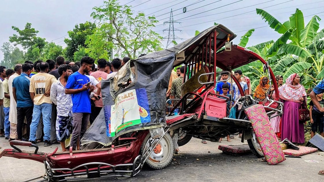 গাইবান্ধায় বাসের ধাক্কায় অটোরিকশা চালক নিহত