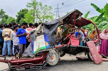 গাইবান্ধায় বাসের ধাক্কায় অটোরিকশা চালক নিহত