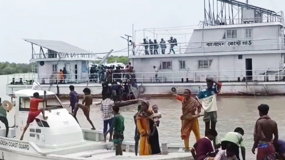 মোংলায় কোস্টগার্ড স্টেশনে হামলা ও ভাঙচুরের ঘটনা