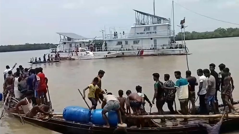 মোংলায় কোস্ট গার্ড স্টেশনে দুর্বৃত্তদের হামলা, আহত কয়েকজন সদস্য