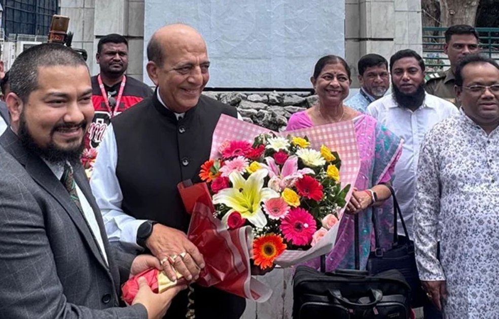 ঢাকায় পৌঁছেছেন ভারতের নতুন হাইকমিশনার দীনেশ ত্রিবেদী
