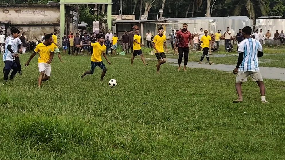 নড়াইলে আর্জেন্টিনা-ব্রাজিল সমর্থকদের প্রীতি ম্যাচ, ড্র ফলাফল