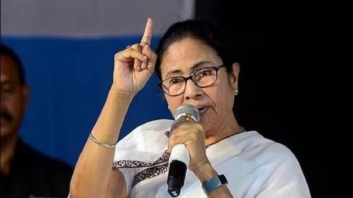 মমতা বন্দ্যোপাধ্যায়ের বিরুদ্ধে সাম্প্রদায়িক সম্প্রীতি নষ্টের অভিযোগে মামলা