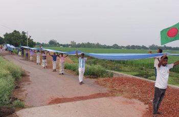 পাবনায় তৈরি হলো ২০২২ ফুট দৈর্ঘ্যের আর্জেন্টিনার পতাকা