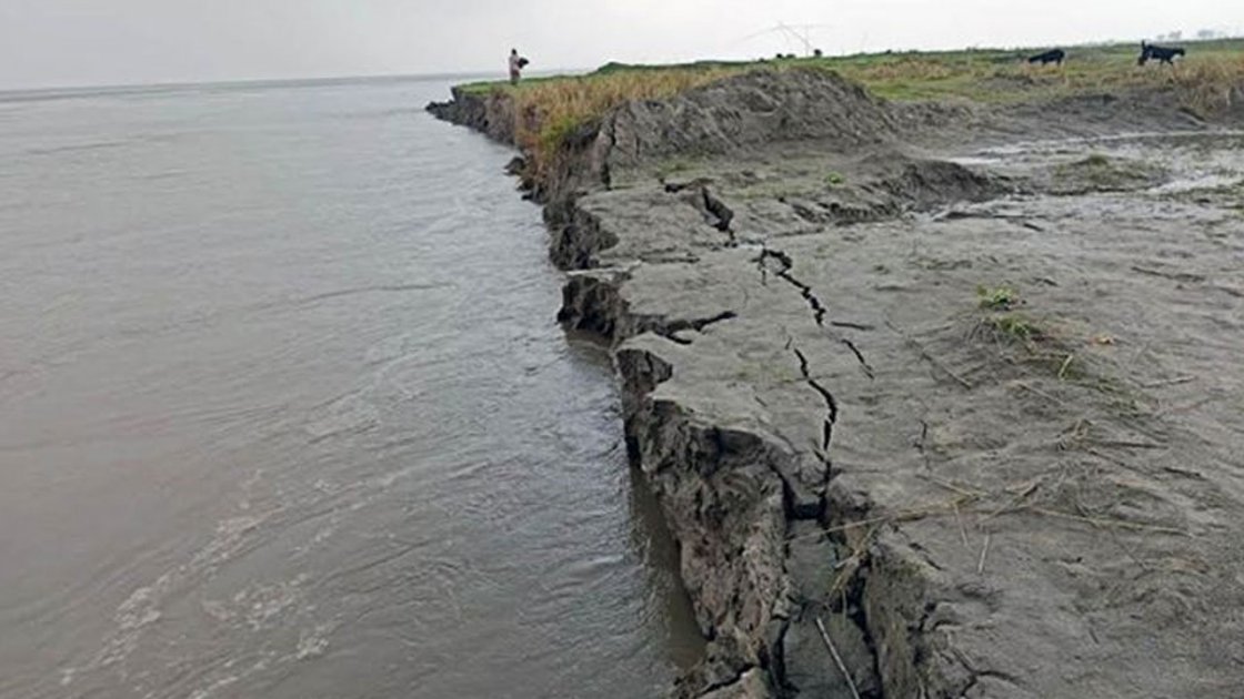 বগুড়ায় ভাঙনের ঝুঁকিতে ৪১ কিলোমিটার বন্যা নিয়ন্ত্রণ বাঁধ