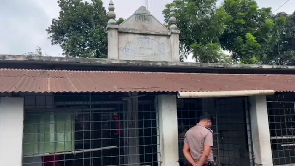 খুলনায় মসজিদে গুলি, আহত মুসল্লিদের মধ্যে একজন ঢাকায় স্থানান্তর
