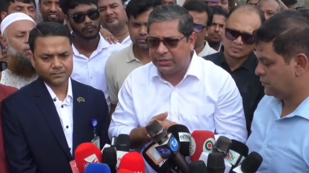 সড়ক ও মহাসড়কে ময়লা-আবর্জনা ফেলা নিষিদ্ধ: প্রতিমন্ত্রী