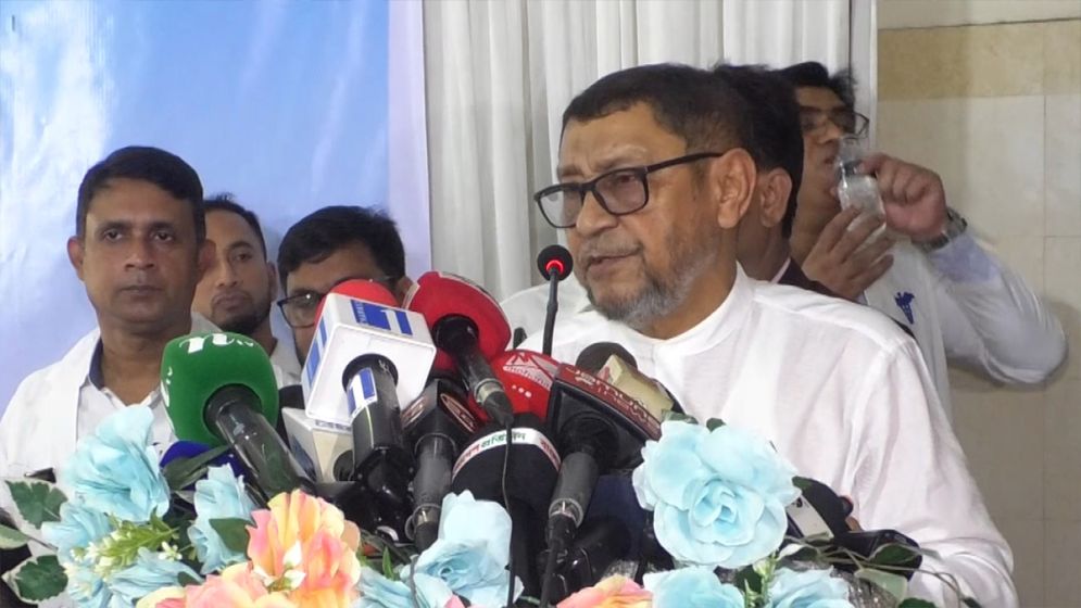 সরকার স্বাস্থ্যসেবাকে জনগণের দোরগোড়ায় পৌঁছে দিতে প্রতিশ্রুতিবদ্ধ
