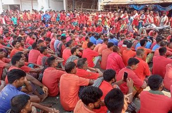বেনাপোল বন্দরে শ্রমিকদের অনির্দিষ্টকালীন কর্মবিরতি, আমদানি-রপ্তানি ব্যাহত