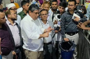 শাহবাগে এলজিআরডি প্রতিমন্ত্রীর অভিযান, ১০ ব্যবসায়ীকে জরিমানা