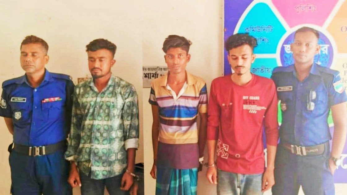 যশোরে গৃহবধূকে সংঘবদ্ধ ধর্ষণের অভিযোগে ৩ যুবক গ্রেপ্তার