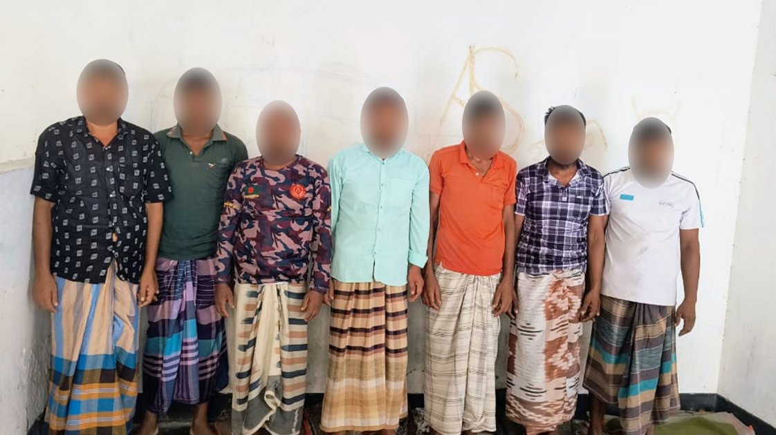 চাঁপাইনবাবগঞ্জে বিএসএফকে পুশ-ইনে সহায়তার অভিযোগে ৭ বাংলাদেশি আটক