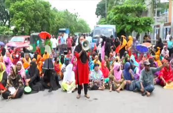 মহাখালী-তেজগাঁও সড়কে পোশাক শ্রমিকদের অবরোধ, নগরবাসী ভোগান্তিতে