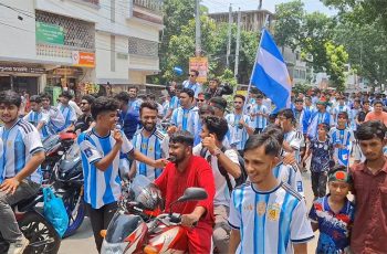 ঝিনাইদহে আর্জেন্টিনা সমর্থকদের বর্ণাঢ্য শোভাযাত্রা অনুষ্ঠিত