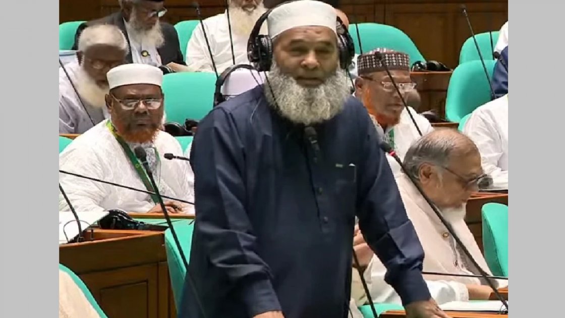 জামায়াত এমপির মাথা ঝুঁকিয়ে সম্মান প্রদর্শনে আপত্তি