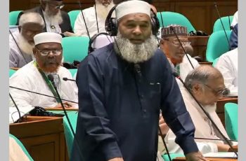 জামায়াত এমপির মাথা ঝুঁকিয়ে সম্মান প্রদর্শনে আপত্তি