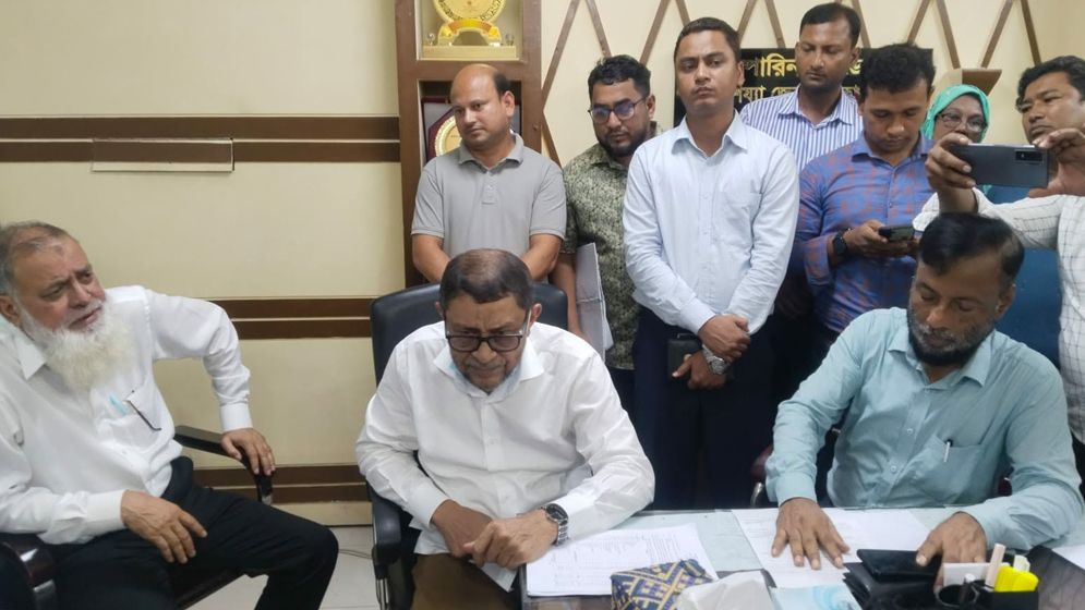 নোয়াখালীতে স্বাস্থ্যমন্ত্রীর পরিদর্শন, তত্ত্বাবধায়ক প্রত্যাহার