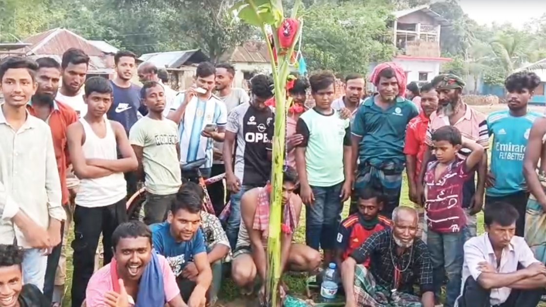 জয়পুরহাটে অনুষ্ঠিত হল হারিয়ে যাওয়া ‘তন্ত্র-মন্ত্রের পাতা খেলা’