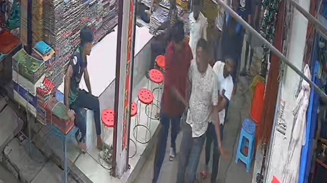হাজীগঞ্জে সাংবাদিককে মারধরের ঘটনায় ২ গ্রেপ্তার