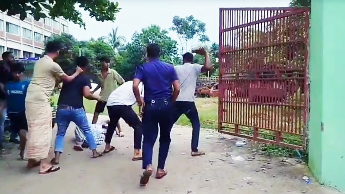 কুমিল্লায় থানায় দুই পক্ষের সংঘর্ষ, আটক ৩