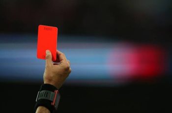 ফুটবলে লাল কার্ড: কারণ ও প্রভাব