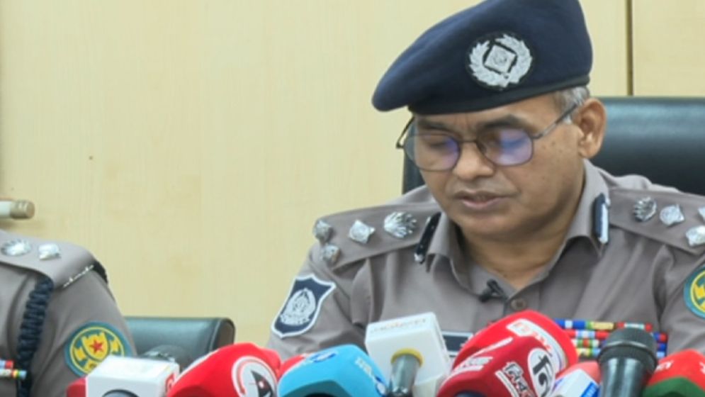 রাজধানীর ওয়ারী এলাকায় অস্ত্র-মাদক কারবারের গডফাদার গ্রেফতার