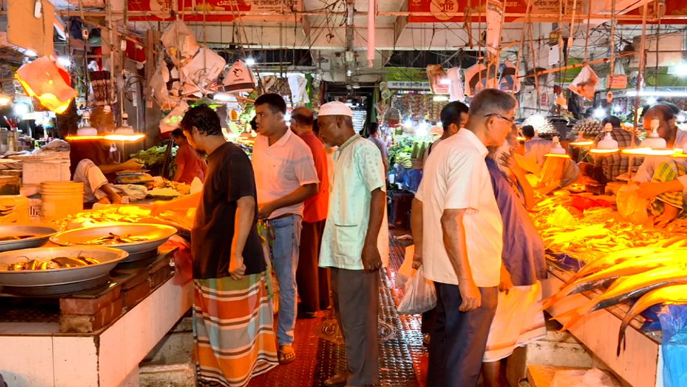 রাজধানীতে মাছের বাজারে চড়া দাম, সবজিতে স্বস্তি