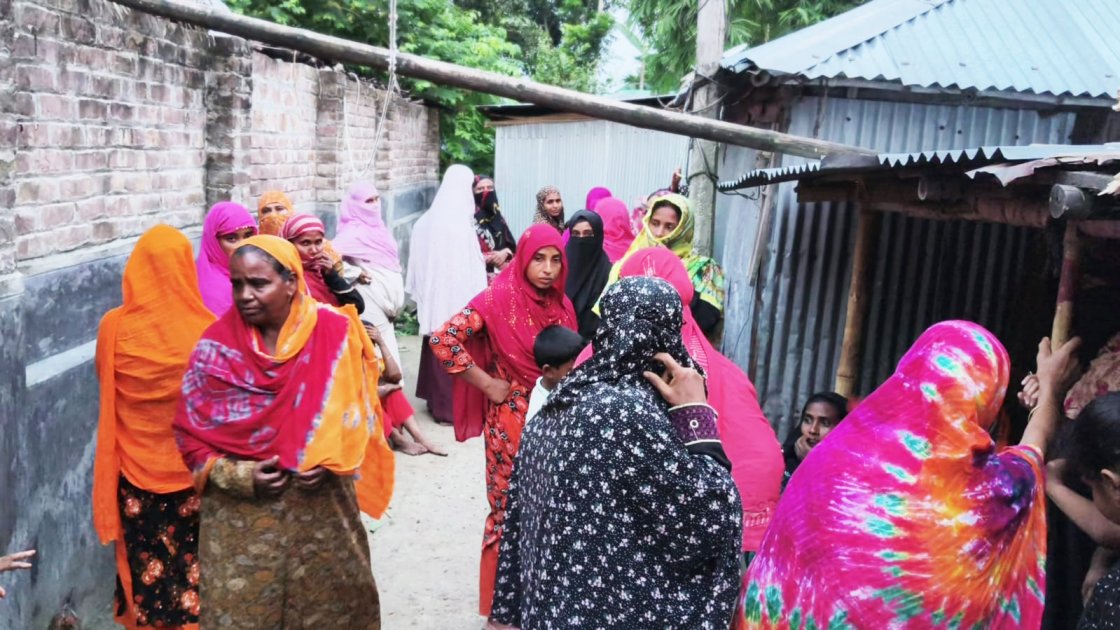 নাটোরে সন্তানের সামনে স্বামী-স্ত্রীর আত্মহত্যা