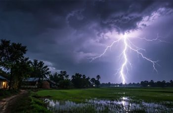 সাতক্ষীরায় বজ্রপাতে জেলের মৃত্যু, শোকের ছায়া
