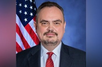মার্কিন রাষ্ট্রদূতের ফুটবল নিয়ে বাংলাদেশে সমর্থন চাওয়া
