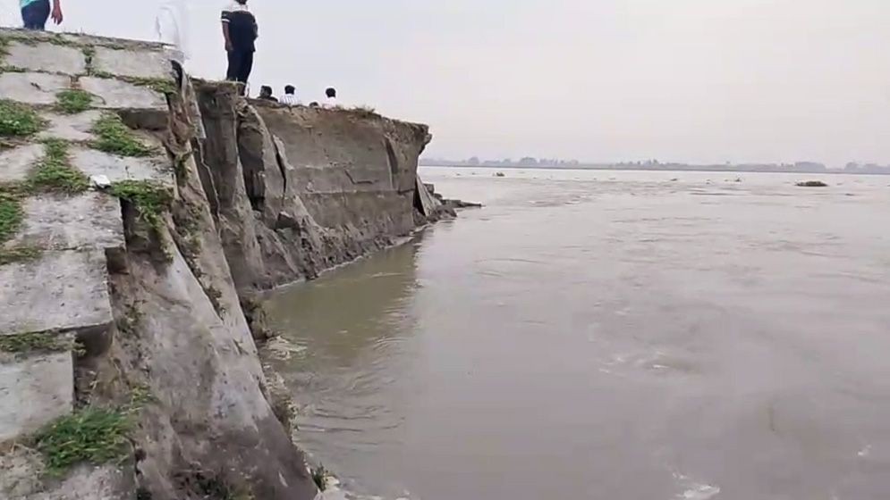 রংপুরে তিস্তা সেতু রক্ষা বাঁধে ভয়াবহ ভাঙন, যোগাযোগ হুমকিতে