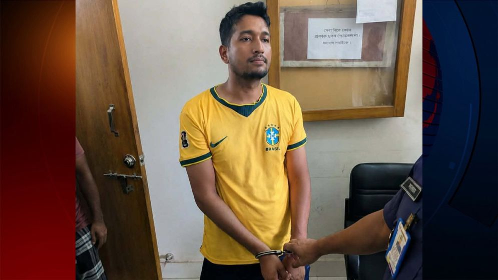 কসবায় স্টেশন মাস্টারের ওপর হামলা, যুবক আটক