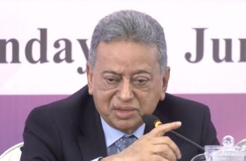 সরকার ব্যাংক ঋণ থেকে বেরিয়ে আসতে চায়: অর্থমন্ত্রী