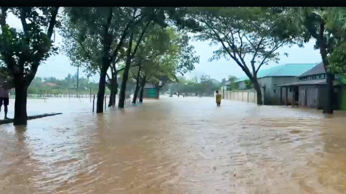 ঢলের কারণে সুনামগঞ্জ-তাহিরপুর সড়ক যোগাযোগ বিচ্ছিন্ন