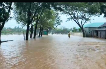 ঢলের কারণে সুনামগঞ্জ-তাহিরপুর সড়ক যোগাযোগ বিচ্ছিন্ন