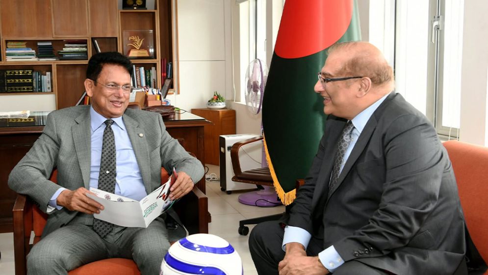 শিক্ষামন্ত্রীর সাথে পাকিস্তানের হাইকমিশনারের সৌজন্য সাক্ষাৎ