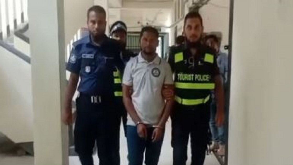 পাহাড়পুরে বিদেশি পর্যটককে হেনস্তা, কনটেন্ট ক্রিয়েটর গ্রেপ্তার