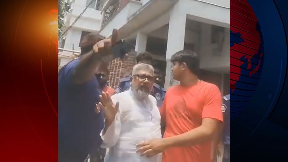 ঝিনাইদহে আ. লীগ নেতাকে পুলিশের কাছ থেকে ছিনিয়ে নিলেন স্বজনরা
