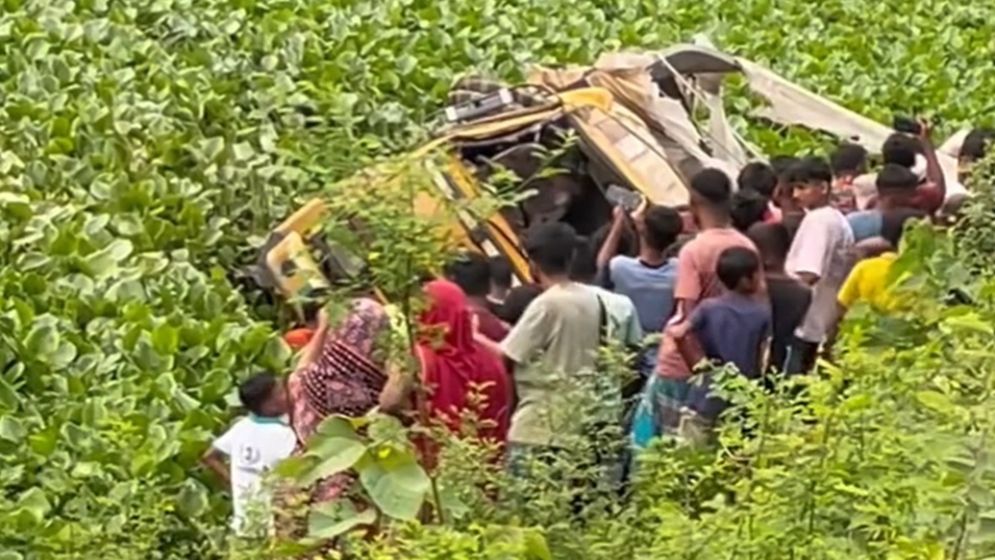 ব্রাহ্মণবাড়িয়ায় সিমেন্টবোঝাই ট্রাক দুর্ঘটনায় হেলপারের মৃত্যু