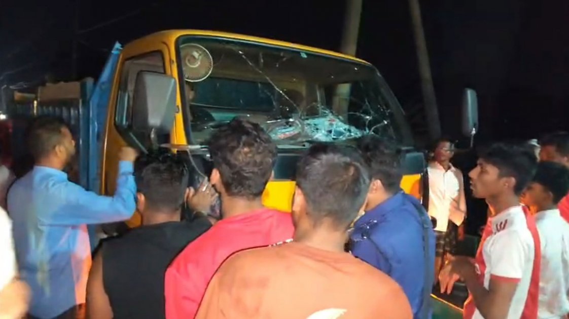 নোয়াখালীতে পিকআপ-মোটরসাইকেল সংঘর্ষে দুই কিশোর নিহত