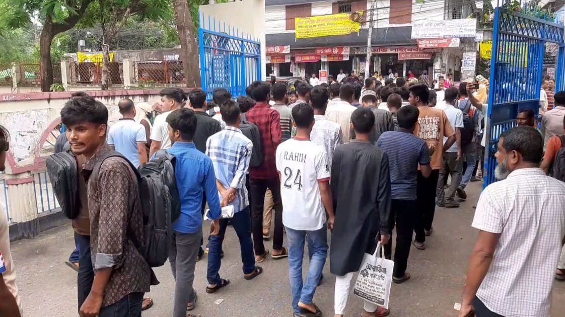 বরিশাল বিএম কলেজে শিক্ষার্থী মারধরের ঘটনায় উত্তেজনা
