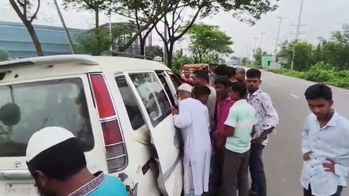 নরসিংদীতে বৃদ্ধকে গুমের চেষ্টার সময় চালক আটক