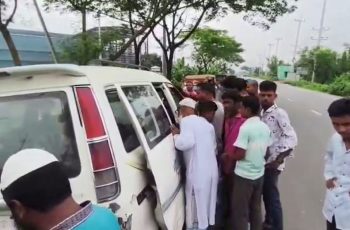 নরসিংদীতে বৃদ্ধকে গুমের চেষ্টার সময় চালক আটক