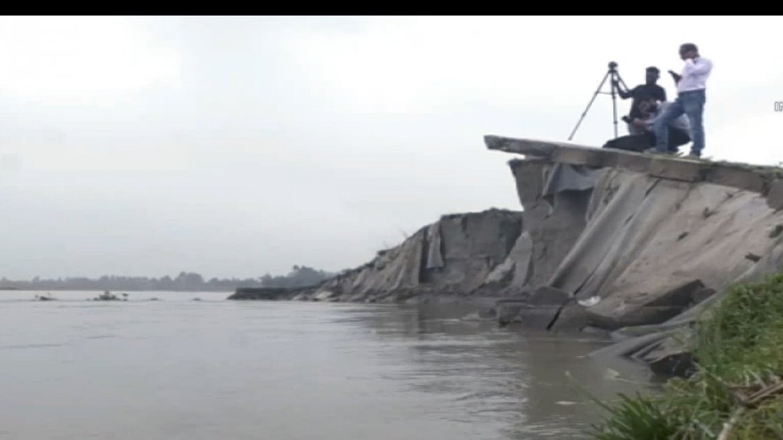 রংপুরে ঝুঁকিতে তিস্তা সড়ক সেতু, ভাঙন শুরু