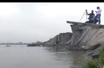 রংপুরে ঝুঁকিতে তিস্তা সড়ক সেতু, ভাঙন শুরু